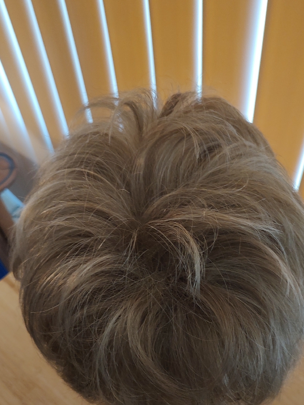 Short Layered Women's Wig in Frosted Blonde - Picture 4 of 5